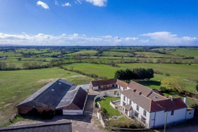 Charming apartment with hot tub , Viewly Hill Farm